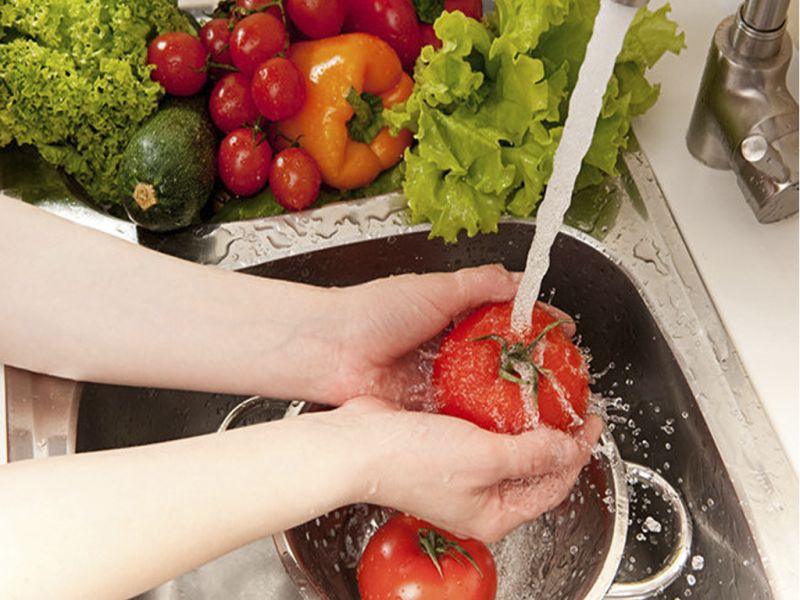 Как правильно мыть покупные овощи и фрукты