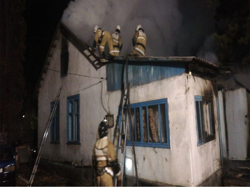 В Талдыкоргане спасли мужчину из горящего дома