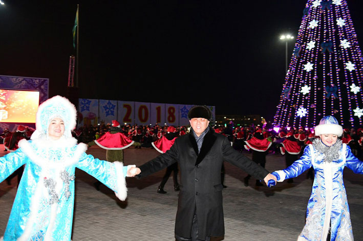 Амандык Баталов поздравил талдыкорганцев с Новым годом