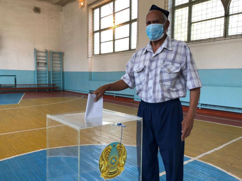 Выборы акимов: старожилы голосуют первыми