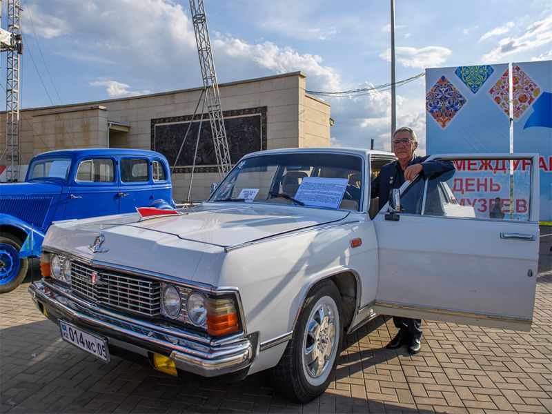 В Талдыкоргане показали автомобили Динмухамеда Конаева и Жамбыла Жабаева