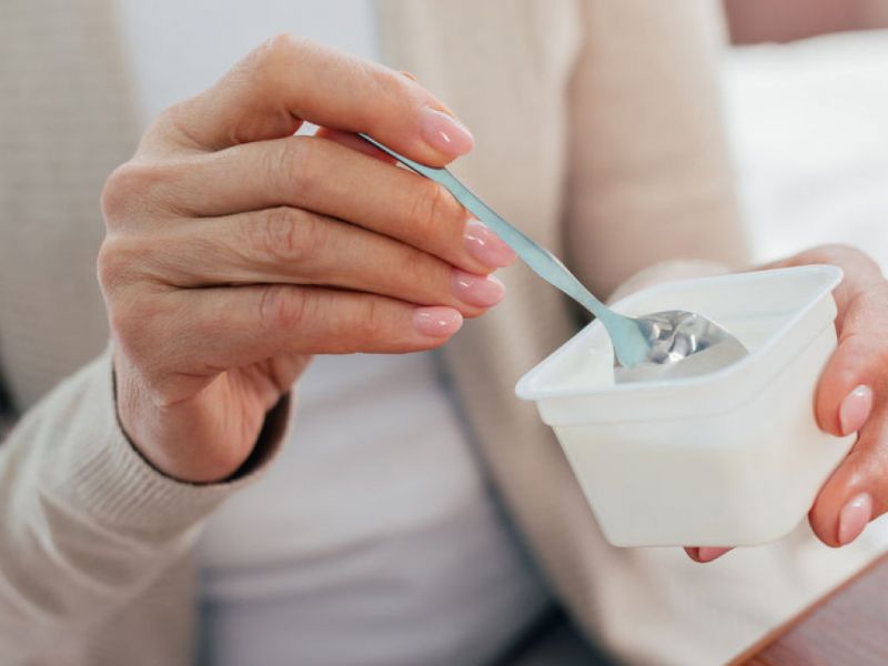 Диетолог предупредила о вреде фруктовых йогуртов на завтрак