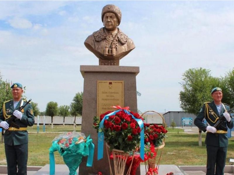 В Талдыкоргане установлен бюст военачальнику Ивану Панфилову
