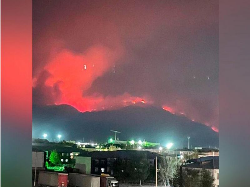 Пожар тушат в горах Жетысуской области