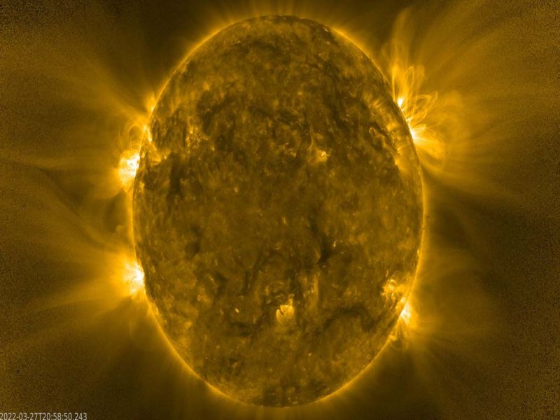 Космоаппарат Solar Orbiter сделал снимки Солнца