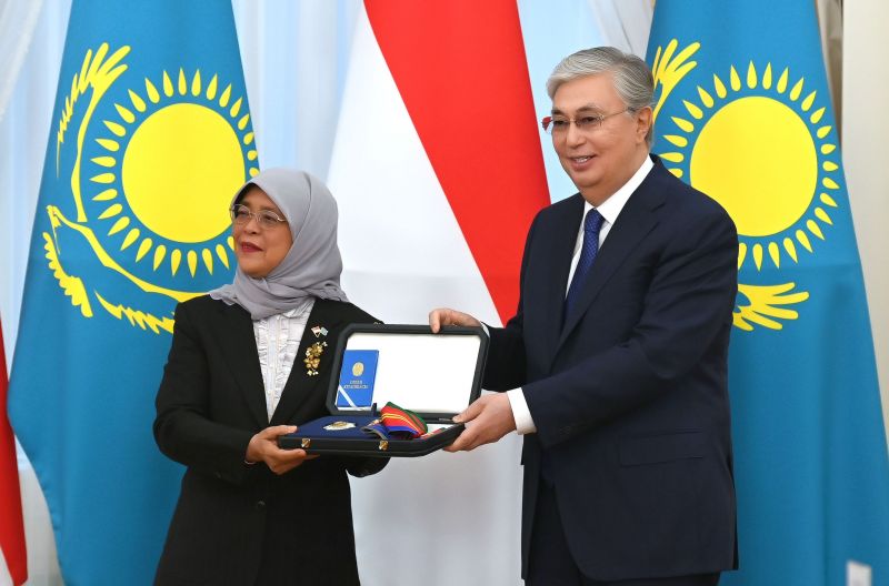 Глава государства наградил Президента Сингапура Халиму Якоб орденом «Достық» I степени