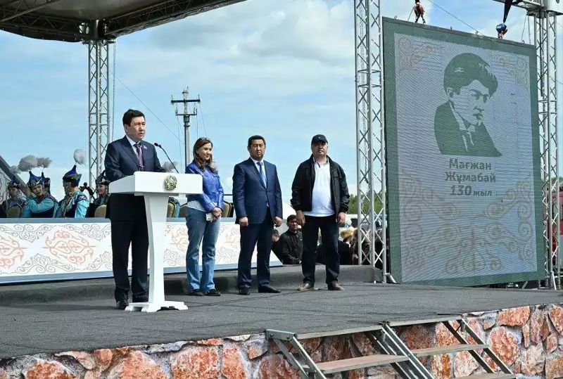 Спикер Мажилиса передал поздравления Президента на родину Магжана Жумабаева
