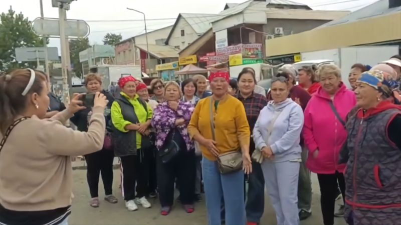 Стихийные торговцы вышли на акцию протеста в Талдыкоргане