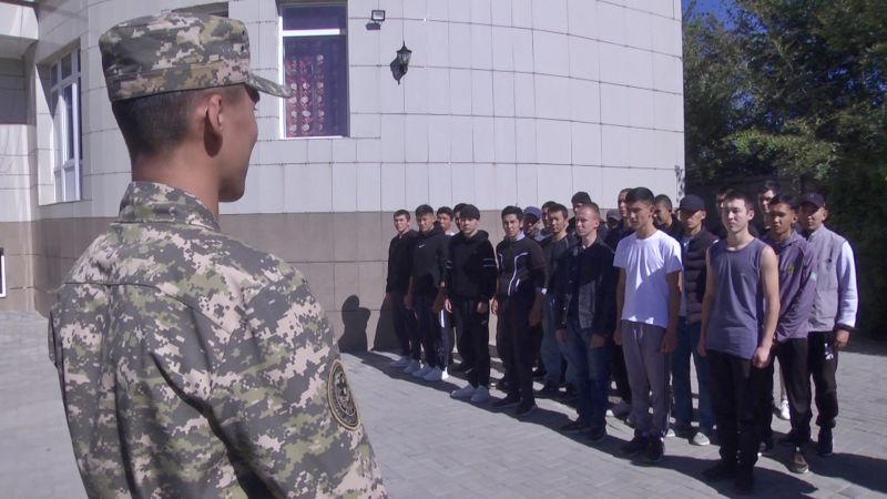 В департаменте по делам обороны Алматинской области города Конаев проходит осенняя призывная кампания
