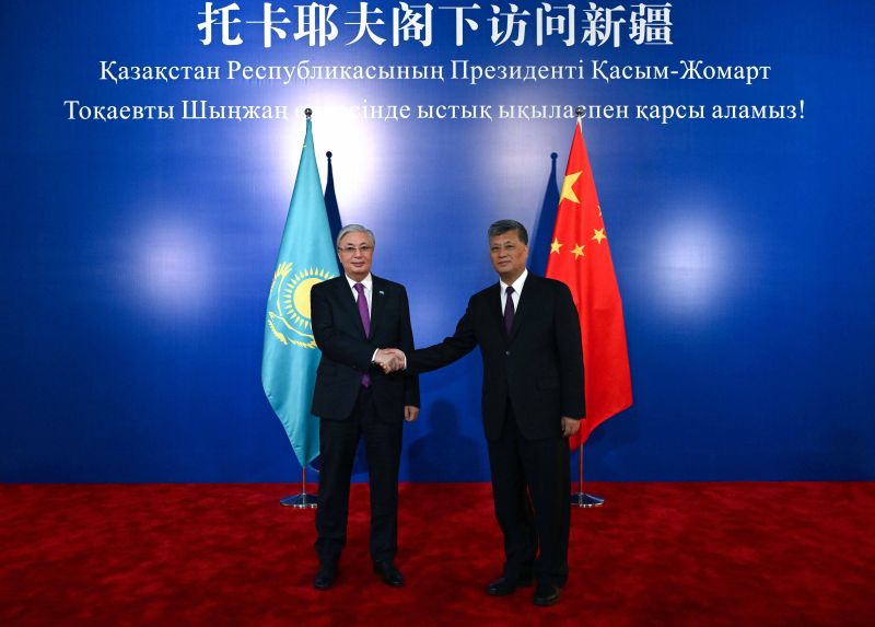 Глава государства встретился с членом Политбюро ЦК КПК, секретарем парткома Синьцзян-Уйгурского автономного района КНР Ма Синжуем