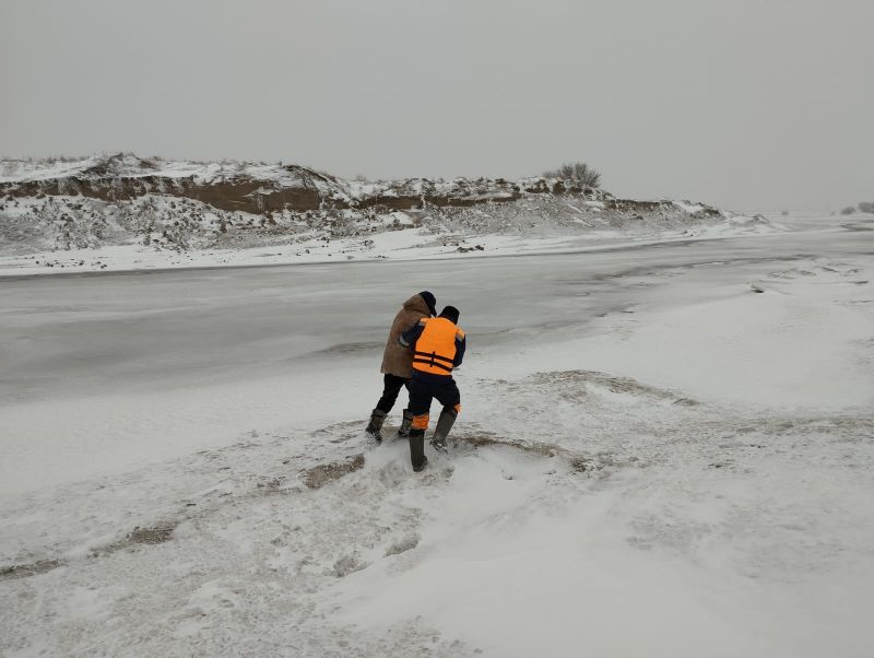 Спасателями ДЧС Алматинской области на Капшагайском водохранилище спасен рыбак