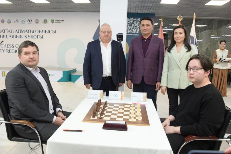 На карасайской земле проходит международный турнир по шахматам на кубок акима области