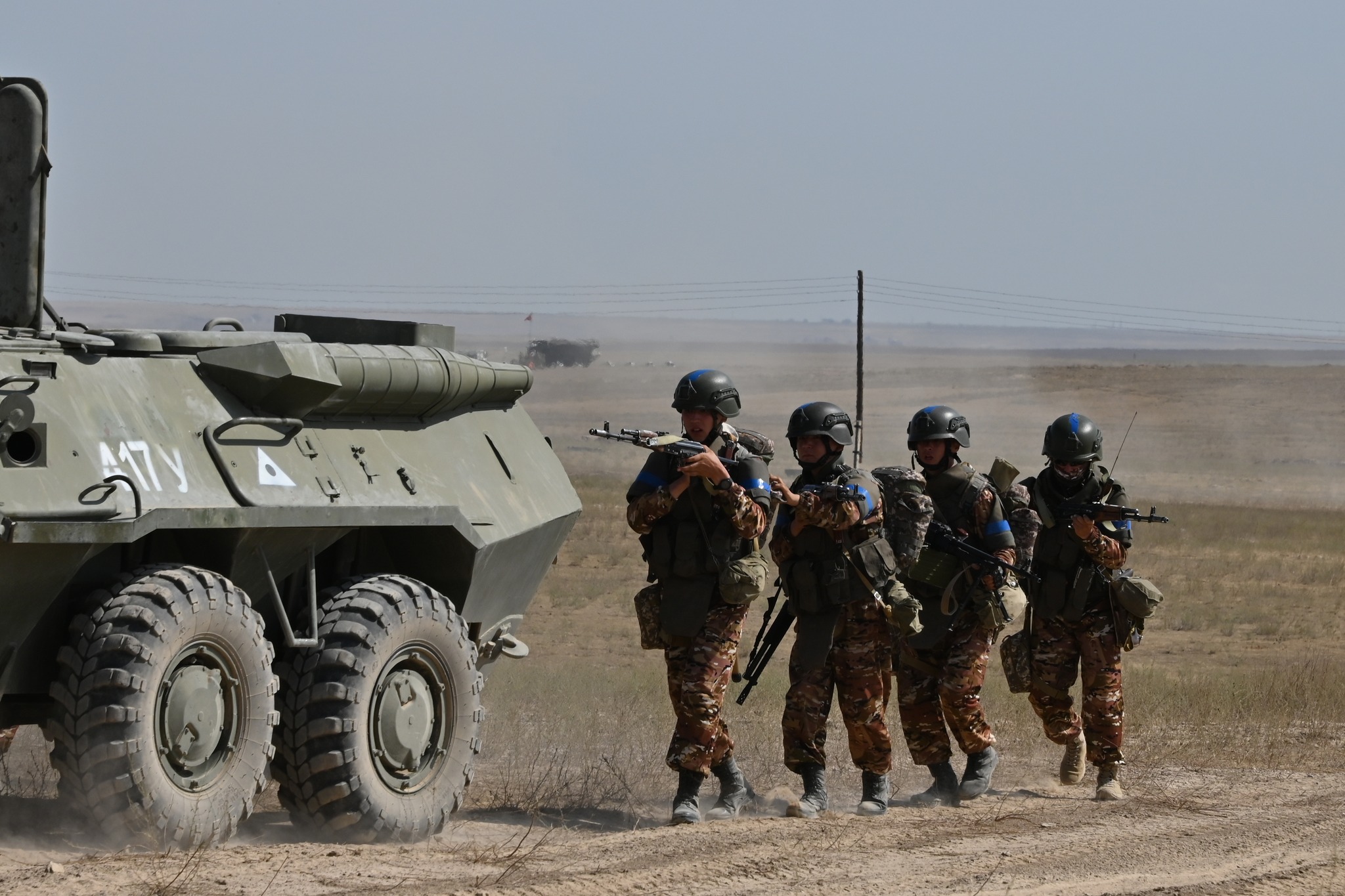 Боевые стрельбы взводов проходят в Конаевском гарнизоне