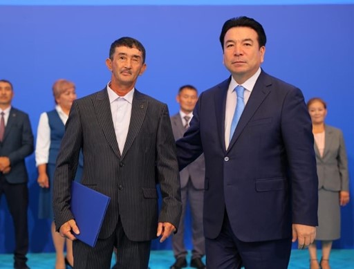 ЖҰМЫСШЫ МАМАНДЫҚ ИЕЛЕРІНЕ ҚҰРМЕТ