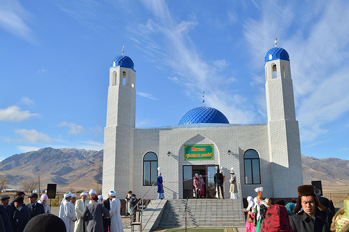 В духе «Асар» - всем миром построили мечеть в ауле Ынталы
