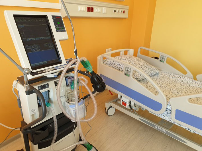 Фонд Булата Утемуратова подарил аппарат искусственной вентиляции легких районной больнице в селе Шелек Алматинской области