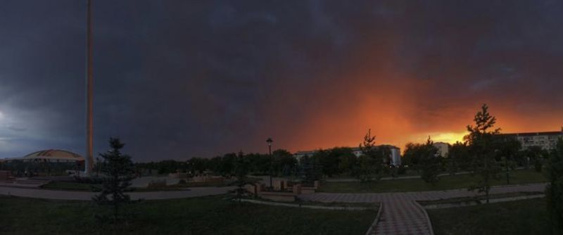 Апокалиптическое розовое небо в Талдыкоргане