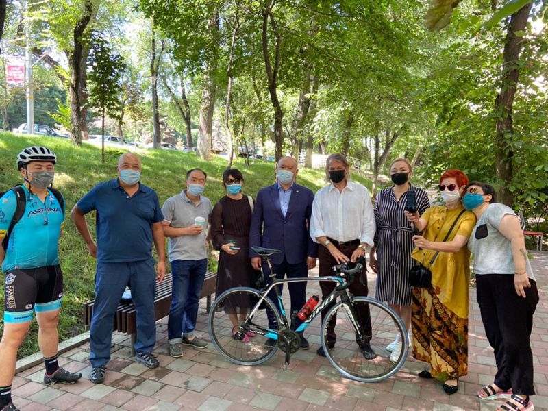Урбанисты и велоактивисты обсудили будущее велодорог Алматы