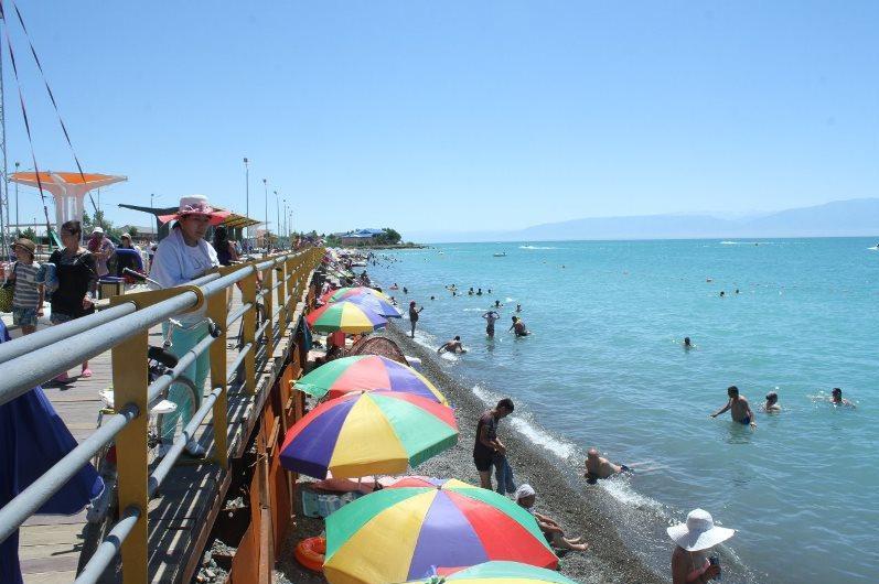 Туристические объекты на озере Алаколь в ВКО перестали принимать гостей с 23 июля