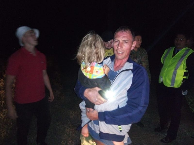 Спасатели нашли заблудившуюся в горах Текели женщину с ребенком