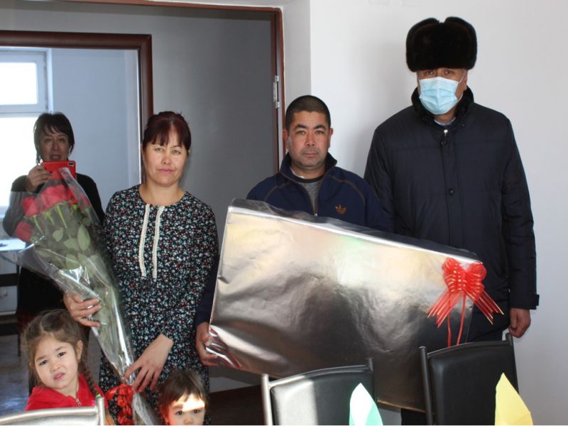 В День первого Президента 50 семей города Уштобе Каратальского района отметили новоселье