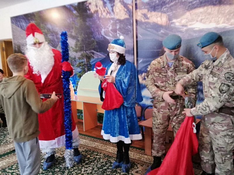 Военные Талдыкоргана подарили праздник детям