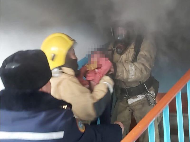 Пожар в многоэтажке Талдыкоргана: спасены 4 человека