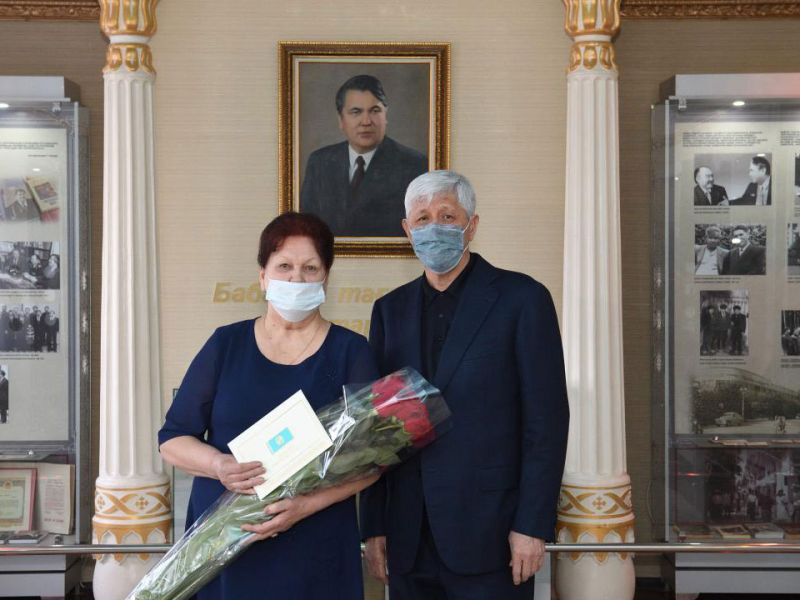 В Алматинской области поздравили ветерана-педагога