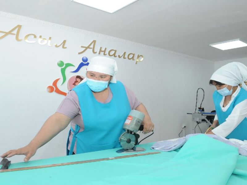 Швейных цех для многодетных матерей открыли в Алматинской области