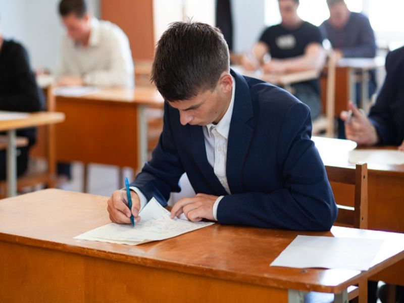 Казахстанским выпускникам могут отменить итоговую аттестацию