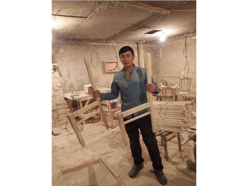 100 стульев в день изготавливает мебельный цех