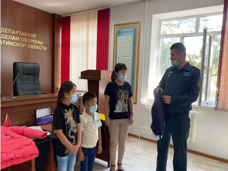«Дорога в школу»: помогают военные Талдыкоргана