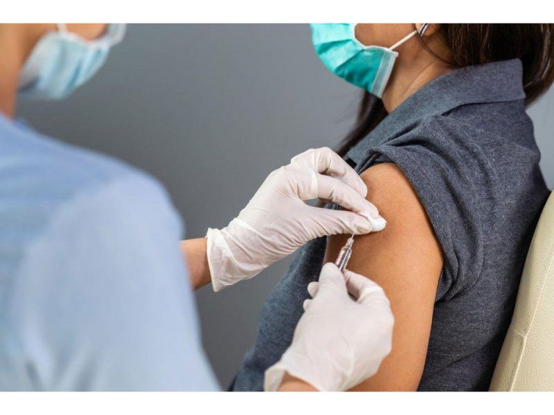 Юные каратальцы получают вакцину Comirnaty (Pfizer)