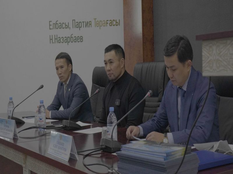 Известный боец MMA Ардак Назаров встретился с государственными служащими Талдыкоргана