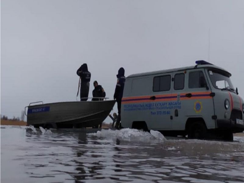 Спасатели ищут рыбака на Капшагае