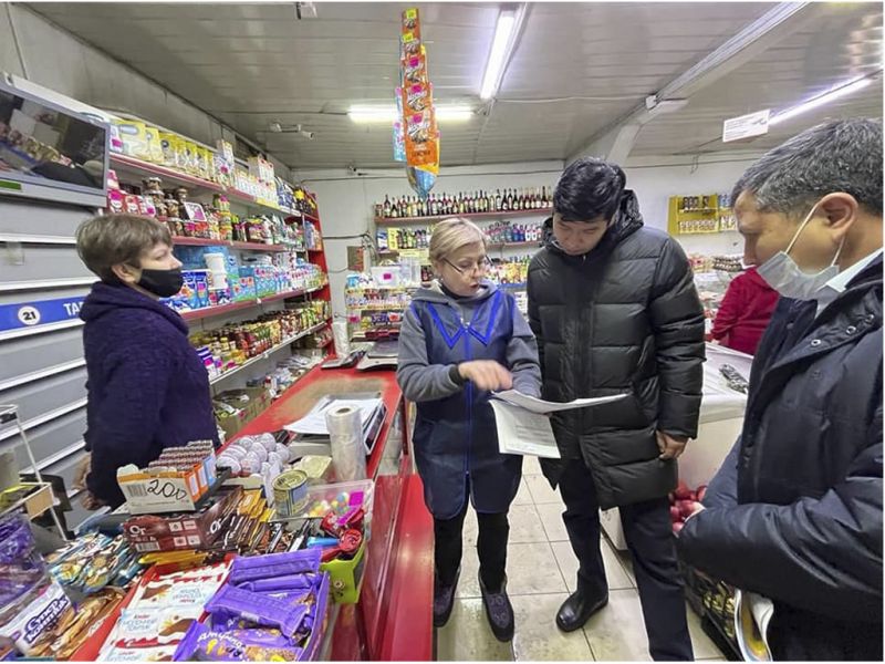 Аким Ескельдинского района мониторит цены на продукты
