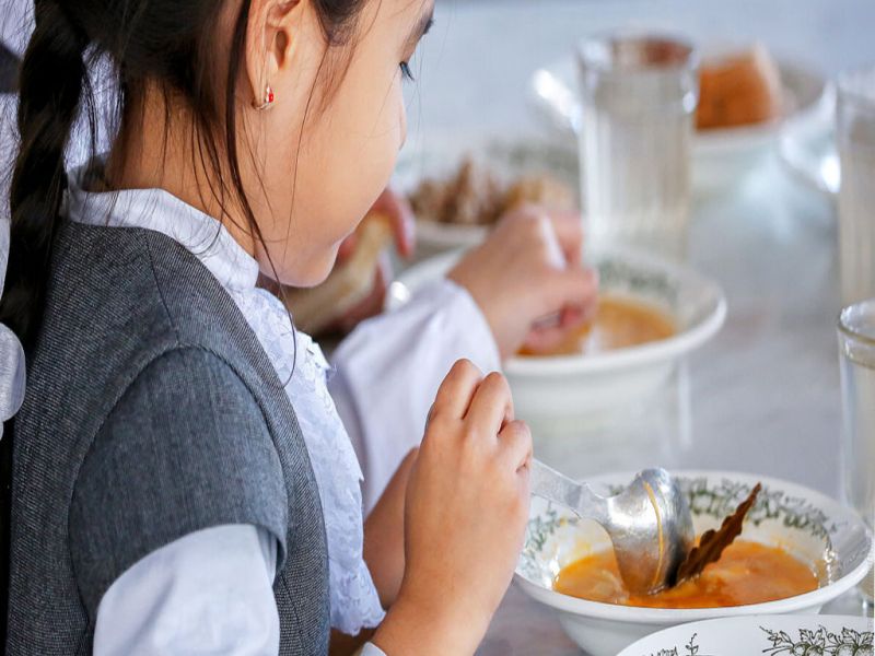 Обеспечат ли казахстанских школьников горячим питанием?