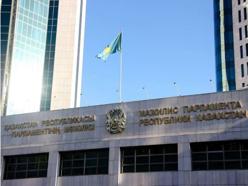 Парламент Казахстана принял поправки в закон о республиканском референдуме