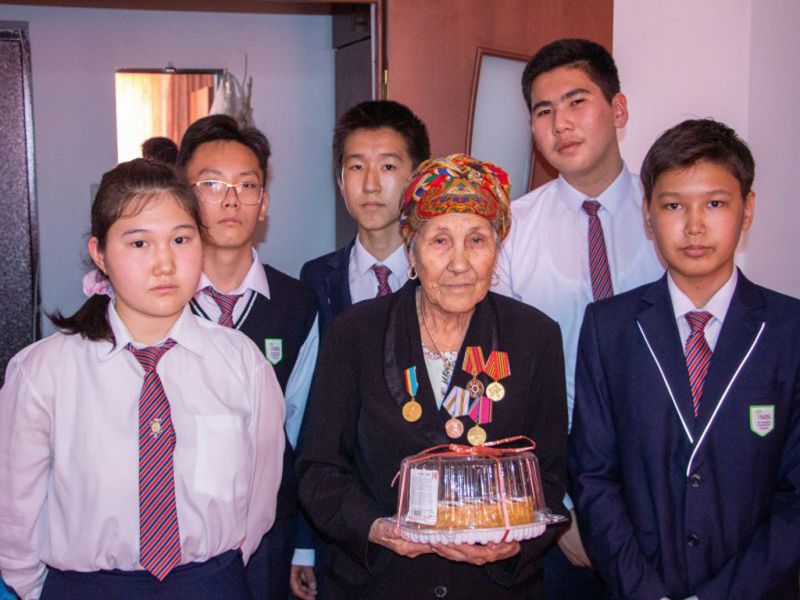 Талдыкорганские школьники поздравили тружеников тыла ВОВ