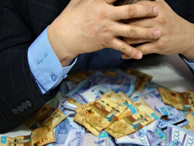 Чиновник попался на взятке в 33,5 тыс. долларов в Алматинской области