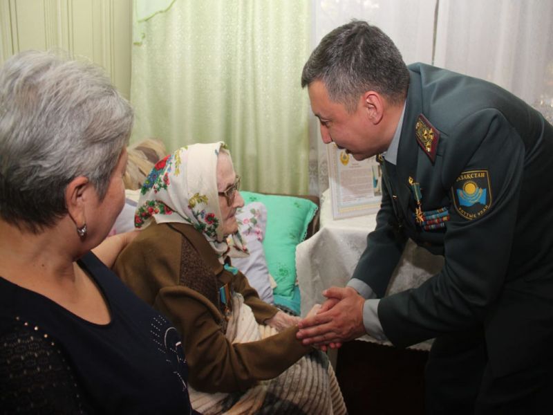 В Конаеве чествовали 102-летнего ветерана ВОВ