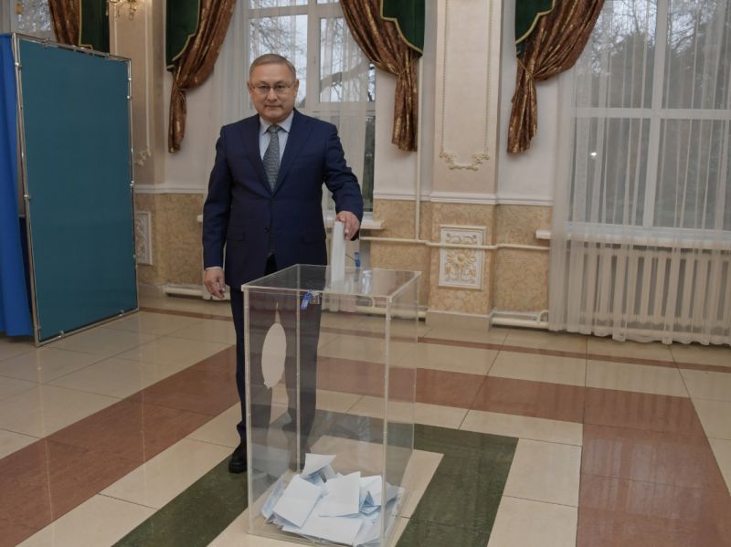 Бейбит Исабаев проголосовал на выборах Президента