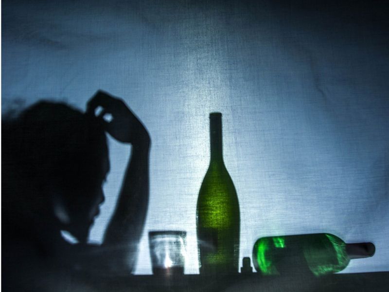 Одиночество увеличивает риск алкоголизма