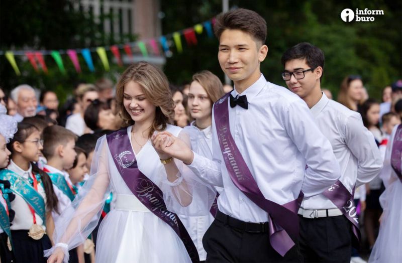 В казахстанских школах впервые прозвенел последний звонок 1 июня