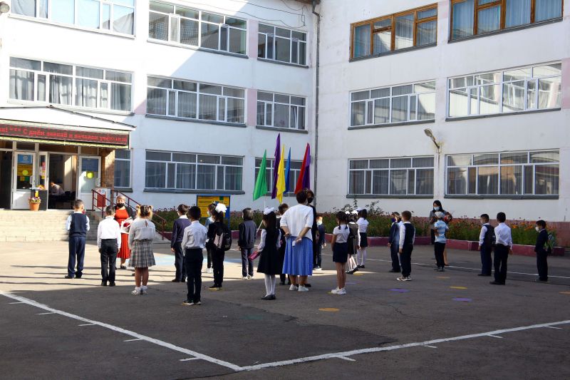 Почти четверть миллиона первоклассников зачислили школы Казахстана