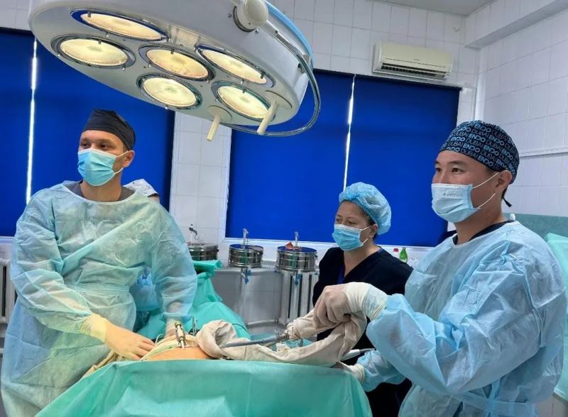 Тройную операцию провели врачи-хирурги города Конаева