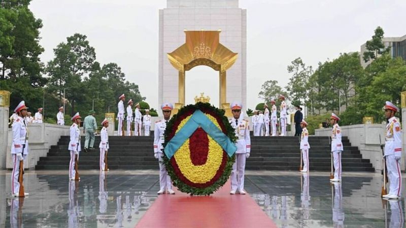 Президент Казахстана прибыл во Вьетнам с официальным визитом по приглашению лидера этой страны.