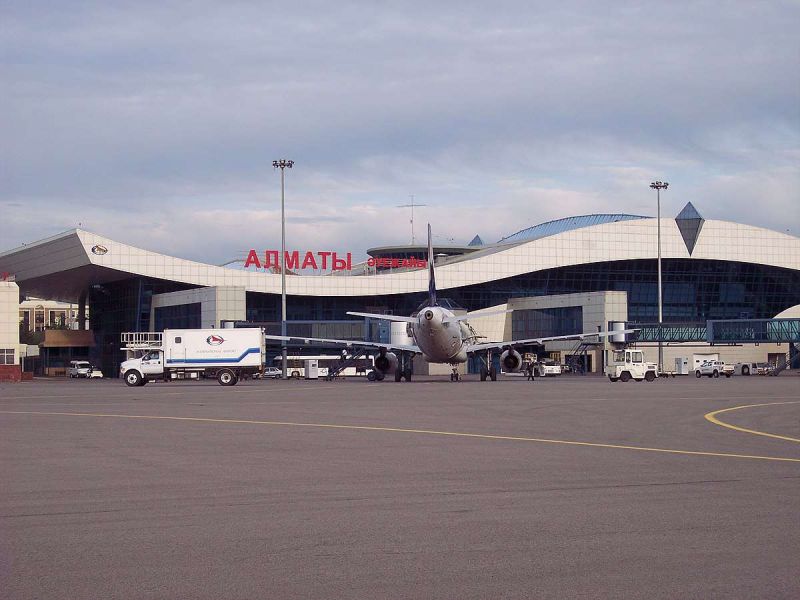 За сутки в Алматы отменено 5 и задержано 60 авиарейсов