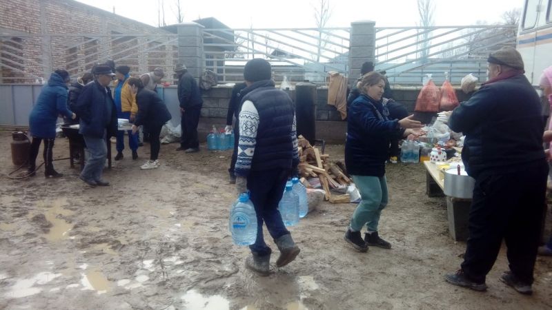 Волонтеры Илийского района выехали на место прорыва плотины