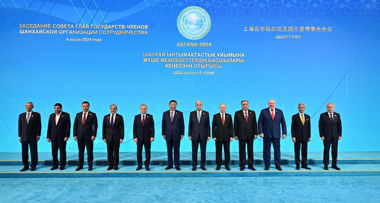Прибытие глав государств – членов ШОС во Дворец Независимости для участия в саммите Организации